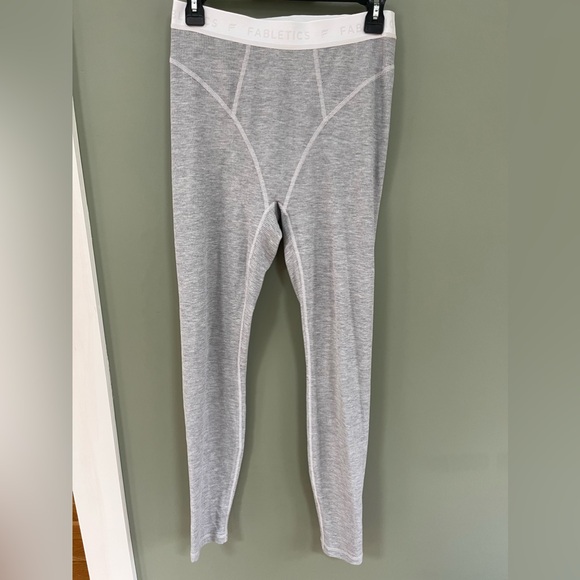 Fabletics matching set - Picture 2 of 3